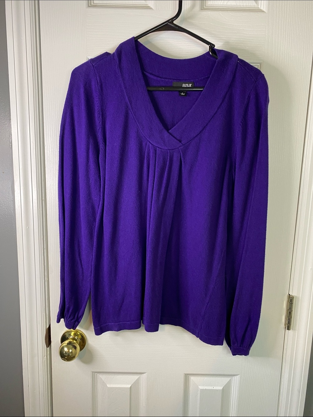 a.n.a Regal Purple V-Neck Long Sleeve Sweater Size Large